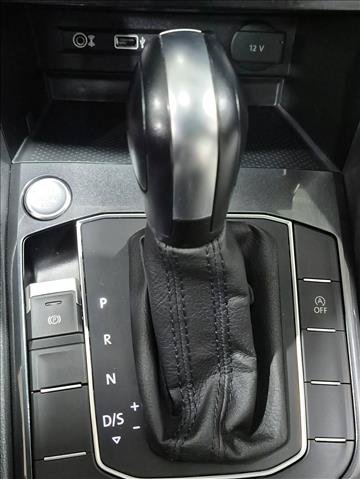 Used 2018 Volkswagen Tiguan SEL FWD image 12