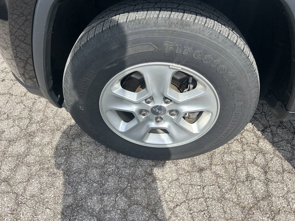 Used 2017 Jeep Grand Cherokee Laredo w/ Quick Order Package 23E image 33