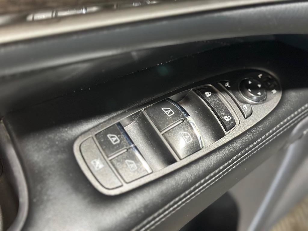 Used 2013 INFINITI JX35 AWD w/ Premium Pkg image 40