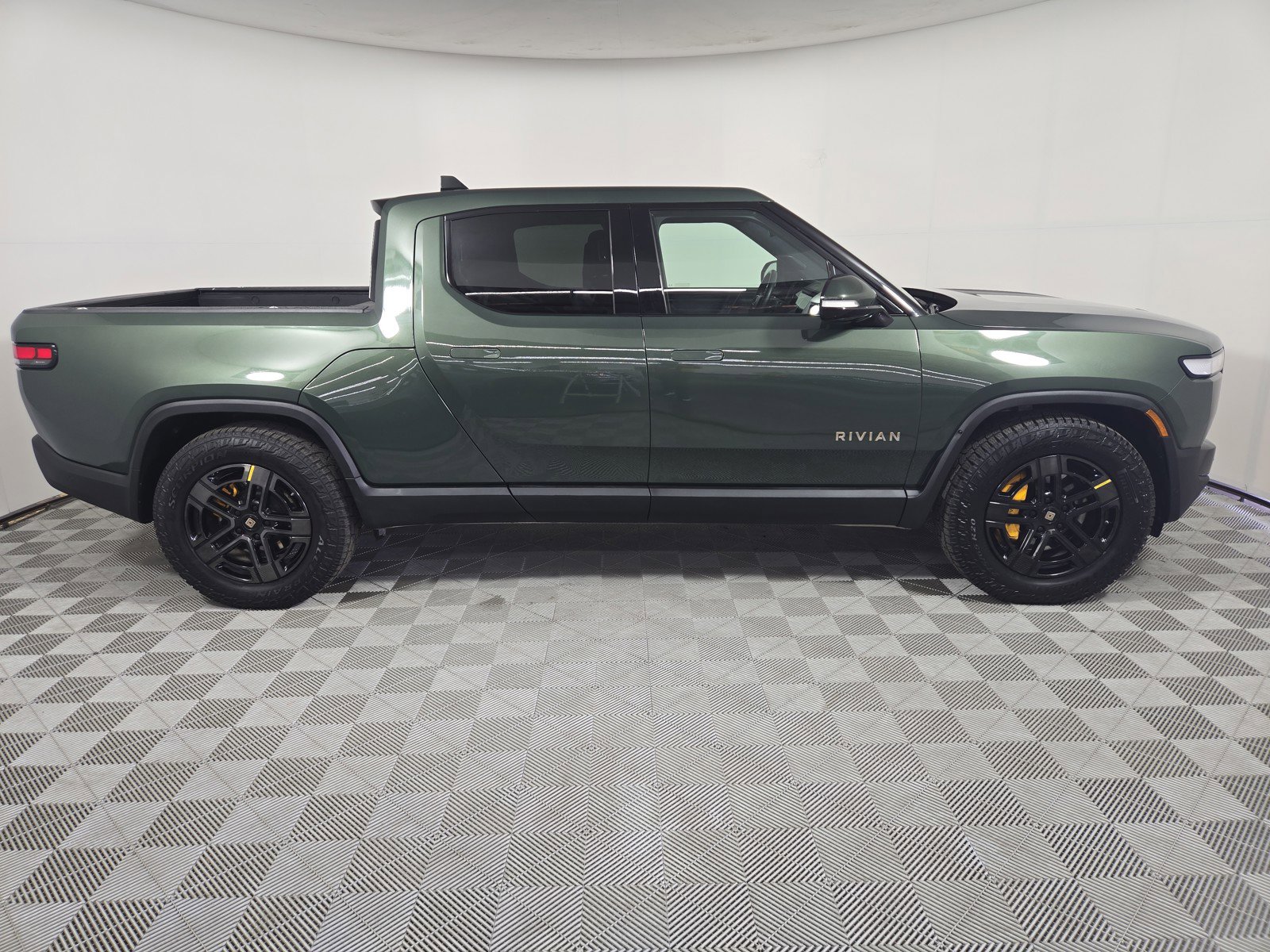 Used 2022 Rivian R1T Launch Edition image 6