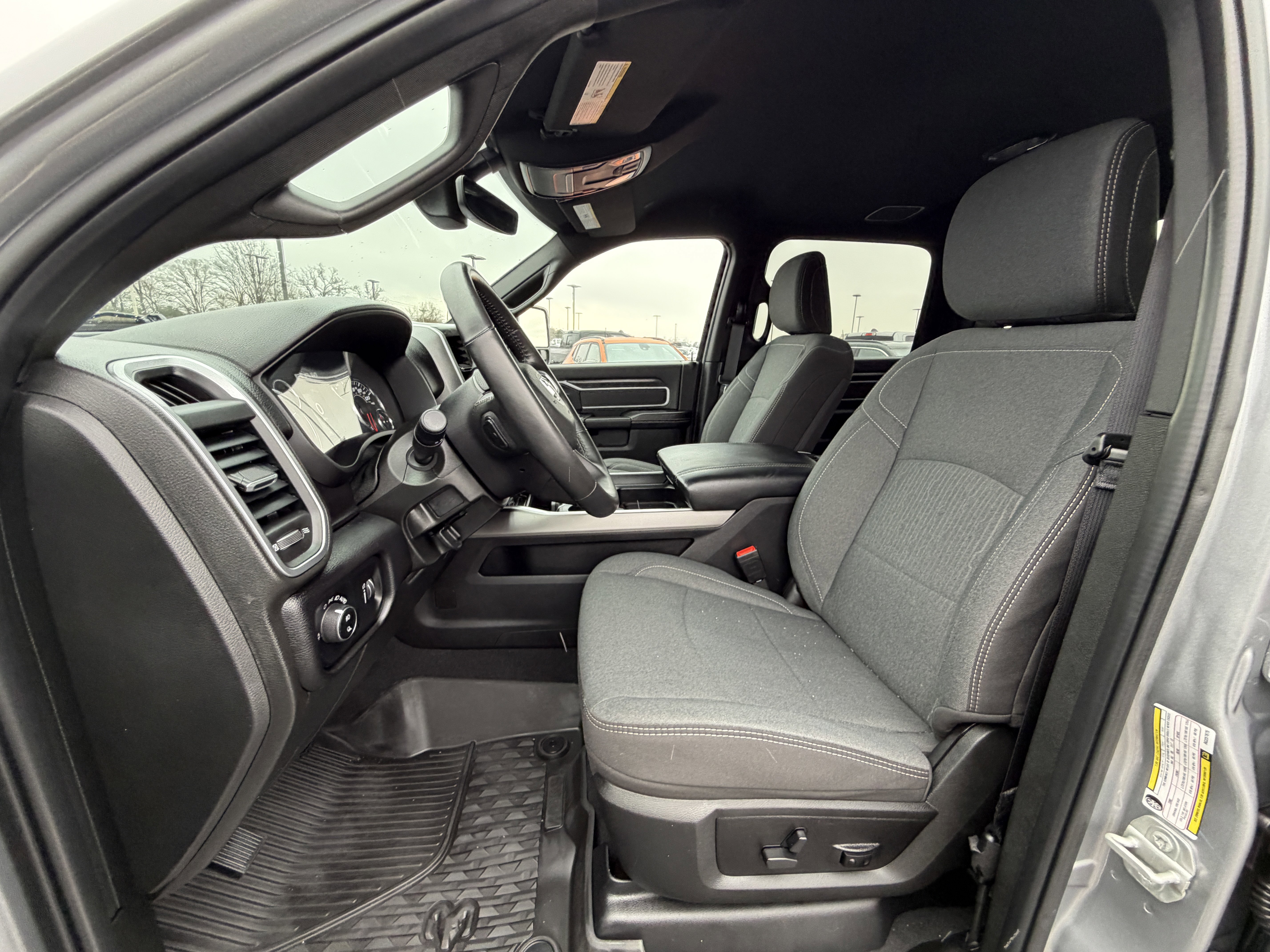 Used 2024 RAM 2500 Big Horn w/ Sport Appearance Package image 11