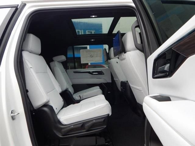 New 2025 Chevrolet Suburban Premier image 16