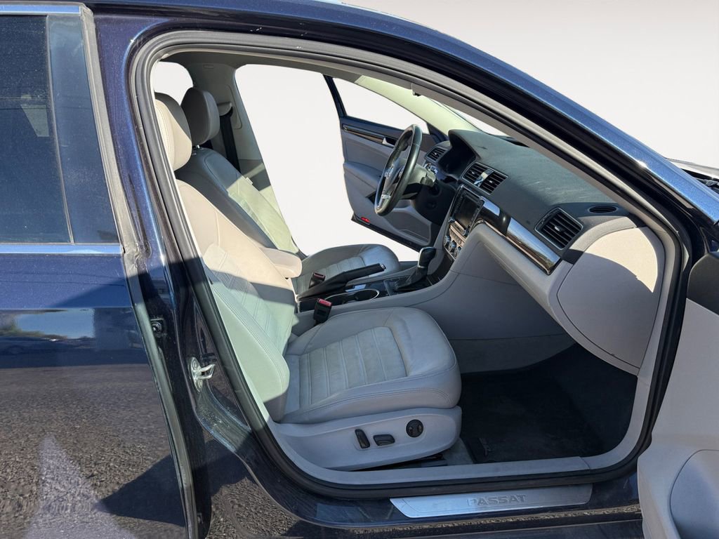 Used 2015 Volkswagen Passat TDI SEL Premium FWD image 15