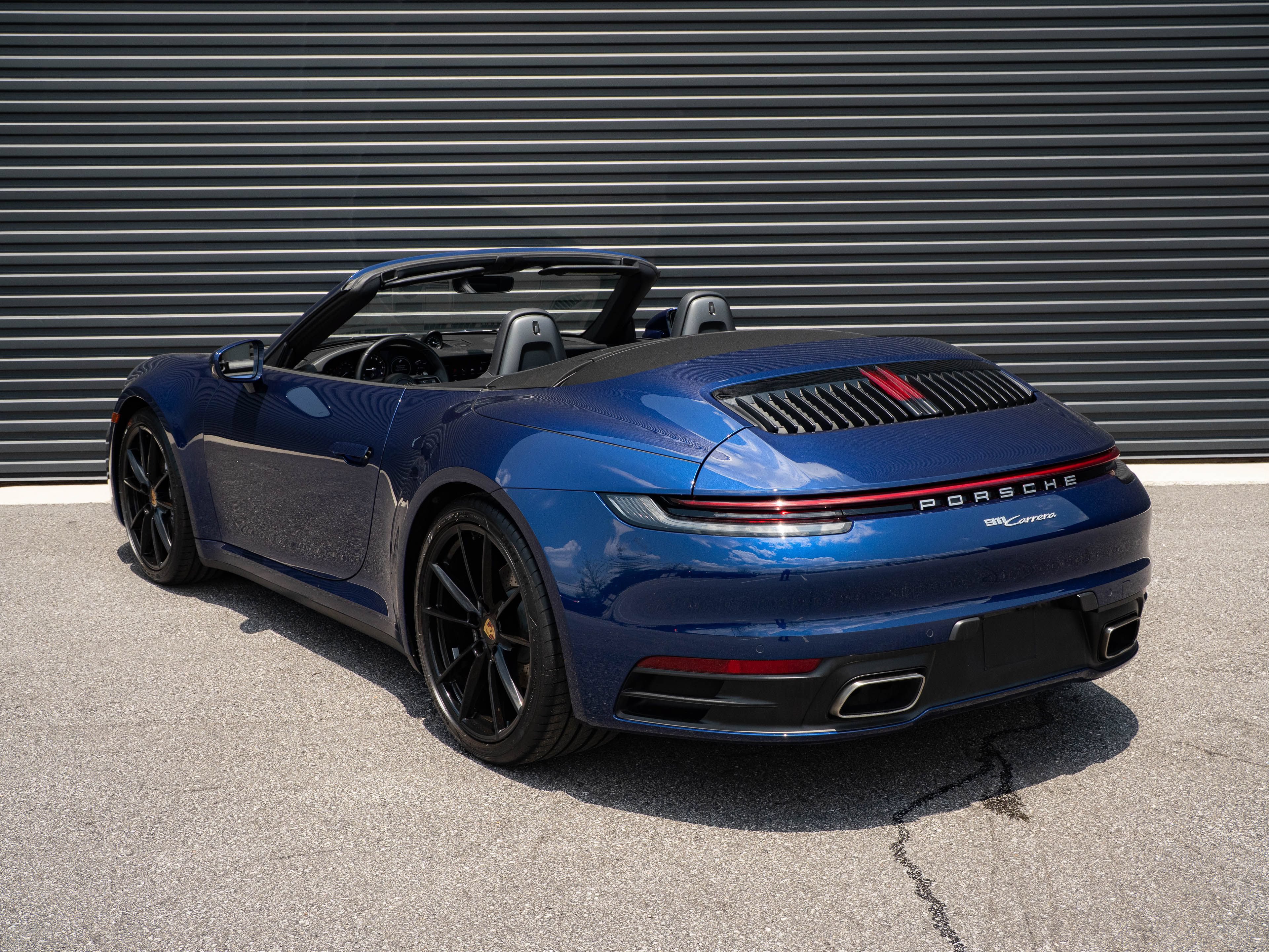 Used 2022 Porsche 911 Carrera RWD image 3