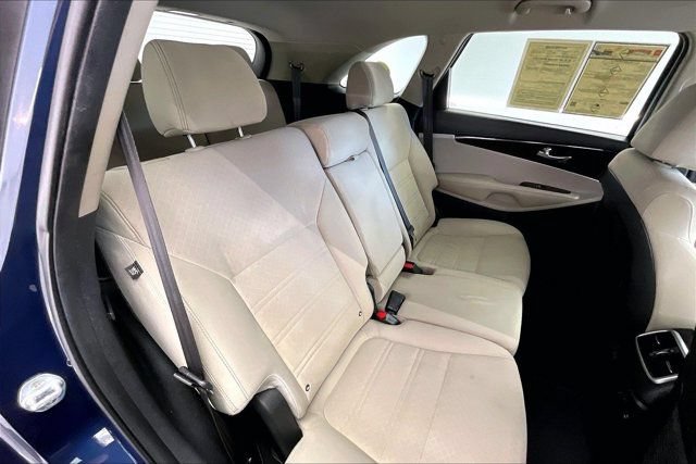 Used 2019 Kia Sorento FWD image 19