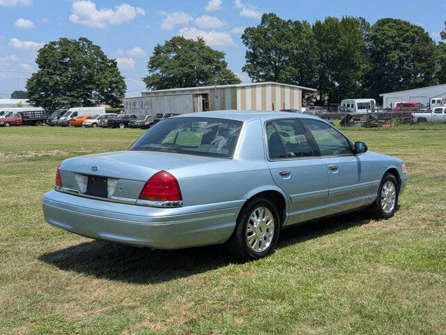 Used 2003 Ford Crown Victoria LX RWD image 3