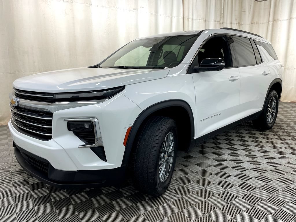 Certified 2024 Chevrolet Traverse LT FWD image 14