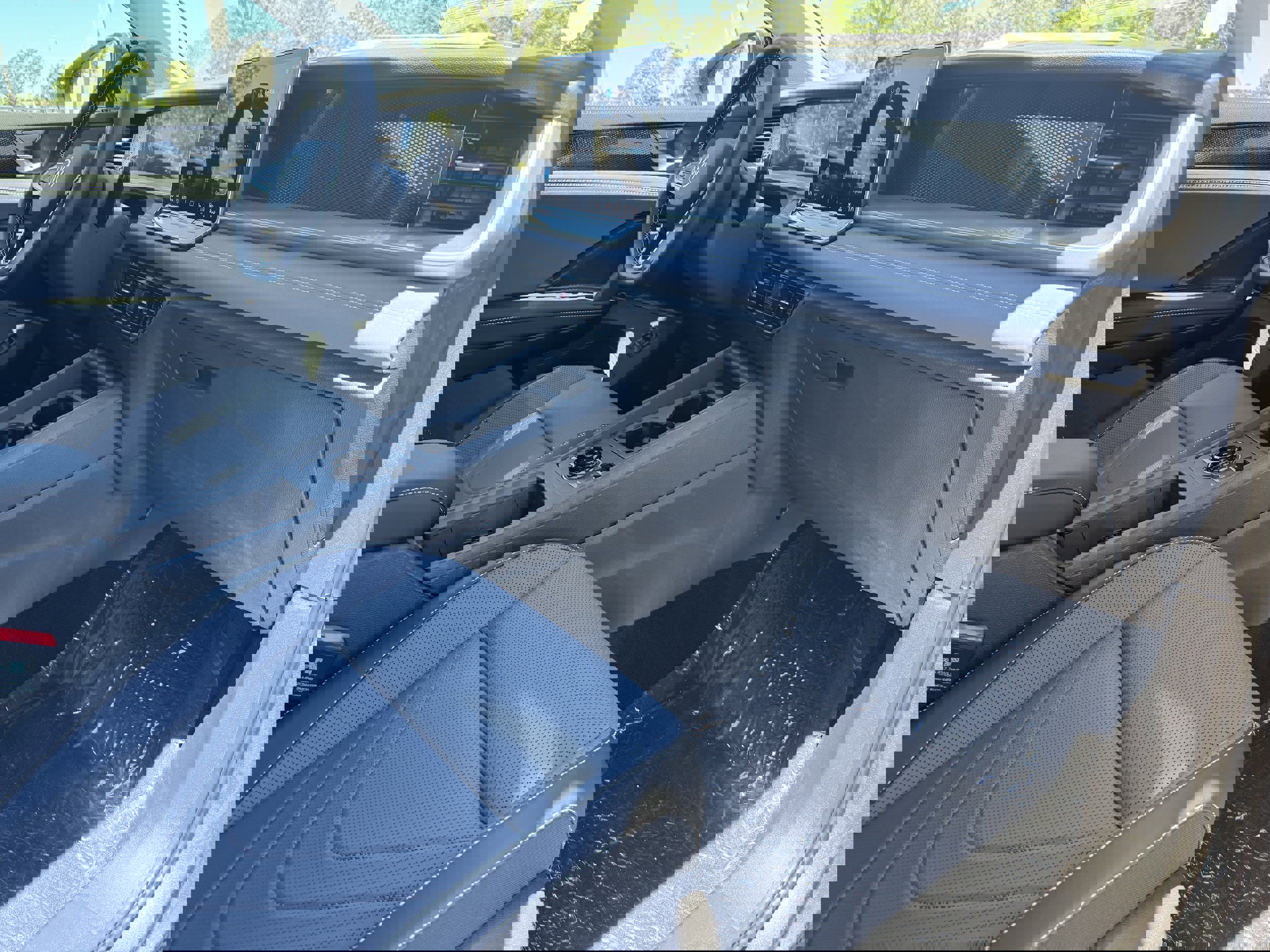 New 2025 Volkswagen Tiguan SE image 10