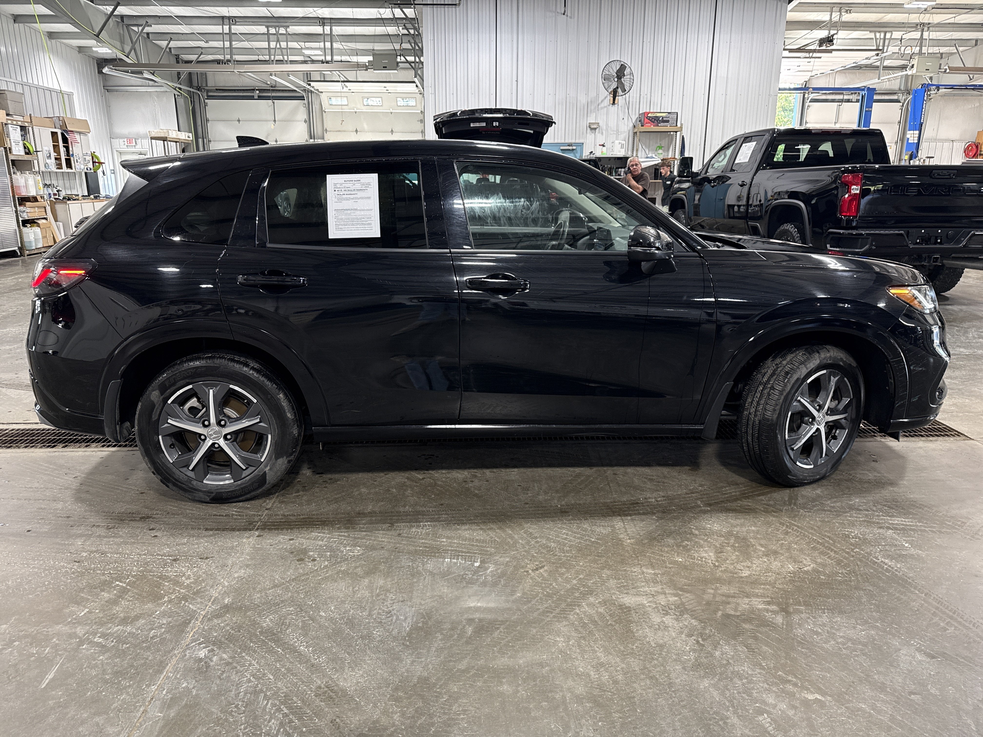 Used 2025 Honda HR-V EX-L image 2