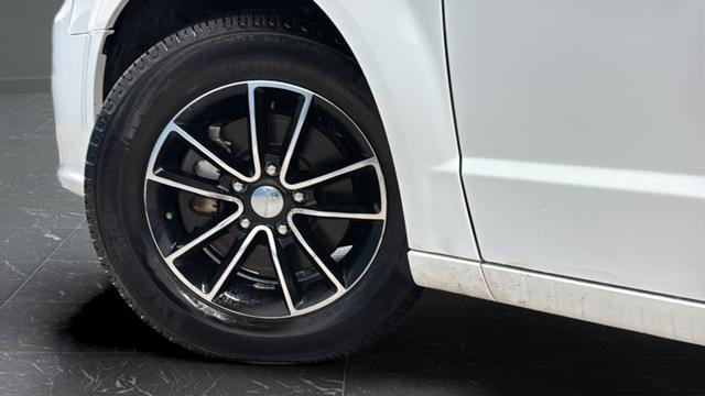 Used 2018 Dodge Grand Caravan SE image 28