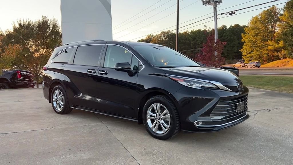 Used 2022 Toyota Sienna Platinum image 8