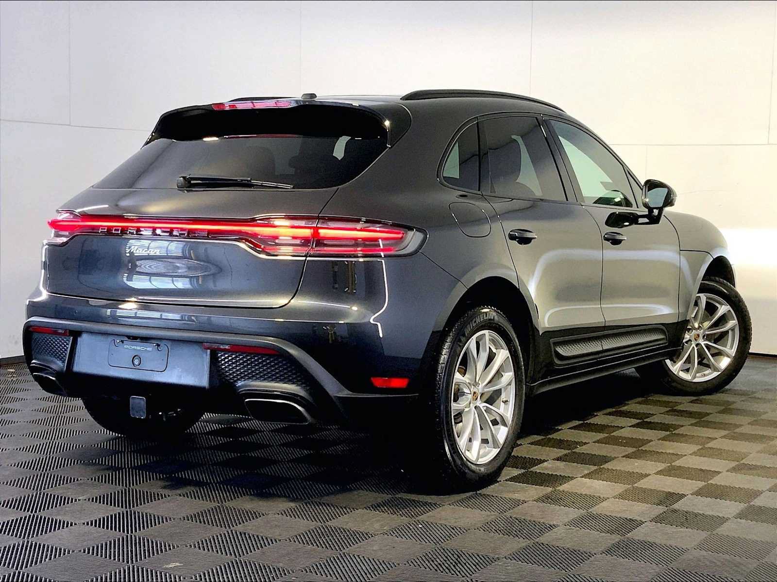 Certified 2026 Porsche Macan AWD/4WD image 7