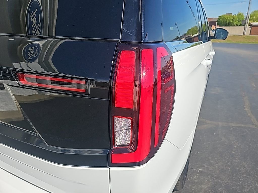 Used 2025 Ford Expedition Platinum w/ Driver's Package image 6
