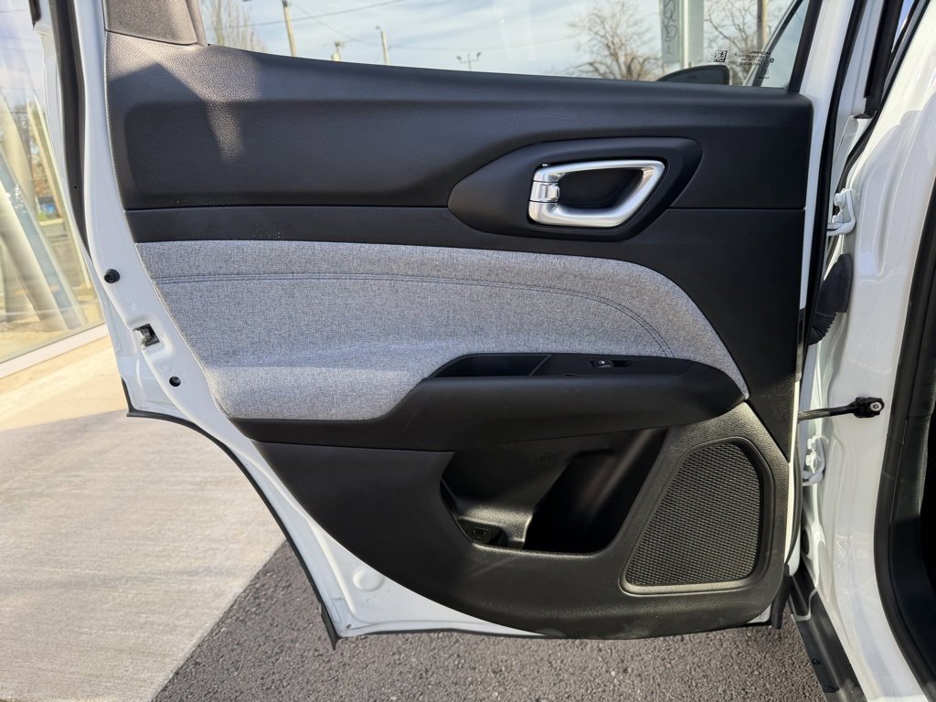 Used 2024 Jeep Compass Latitude image 27