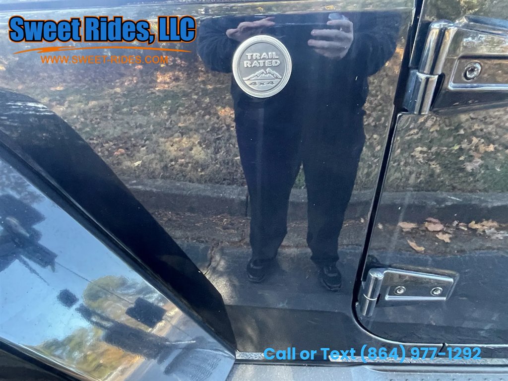 Used 2011 Jeep Wrangler Unlimited Sahara w/ Connectivity Group image 13