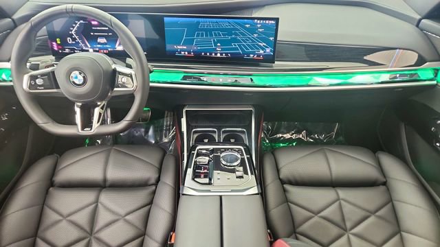 Used 2025 BMW 740i image 19