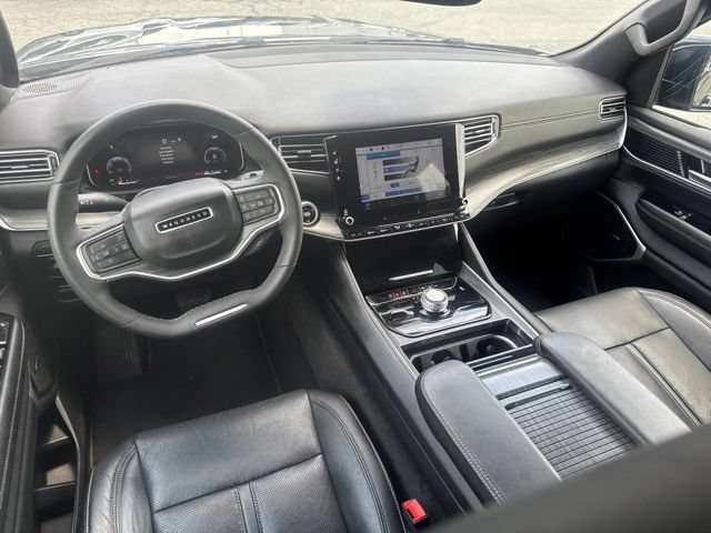 Used 2024 Jeep Wagoneer L Series II AWD/4WD image 8