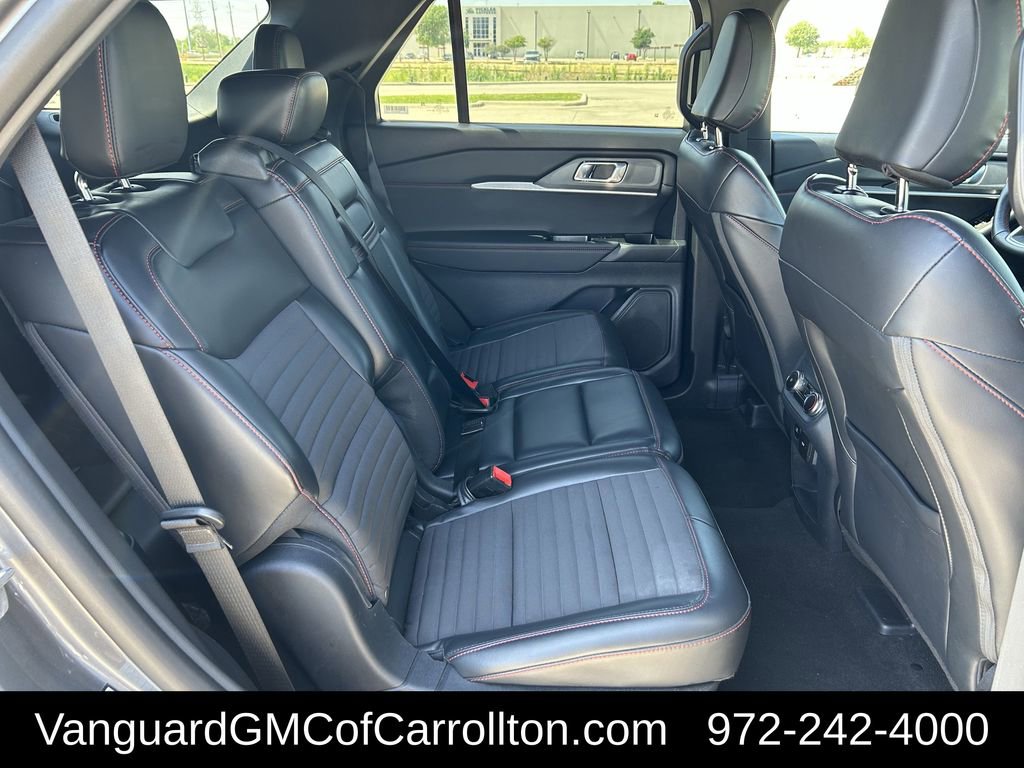 Used 2025 Ford Explorer ST-Line w/ ST-Line Street Pack AWD/4WD image 31