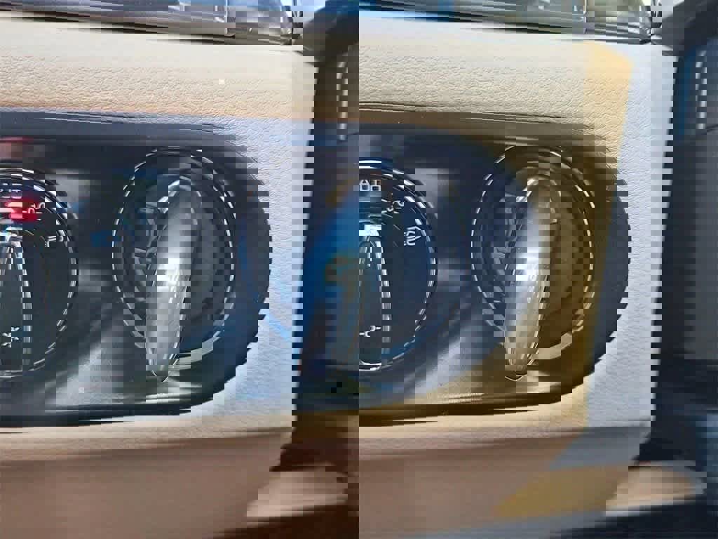 Certified 2024 Porsche Macan S image 30