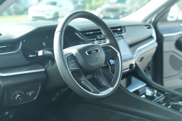 Used 2023 Jeep Grand Cherokee L Limited AWD/4WD image 30
