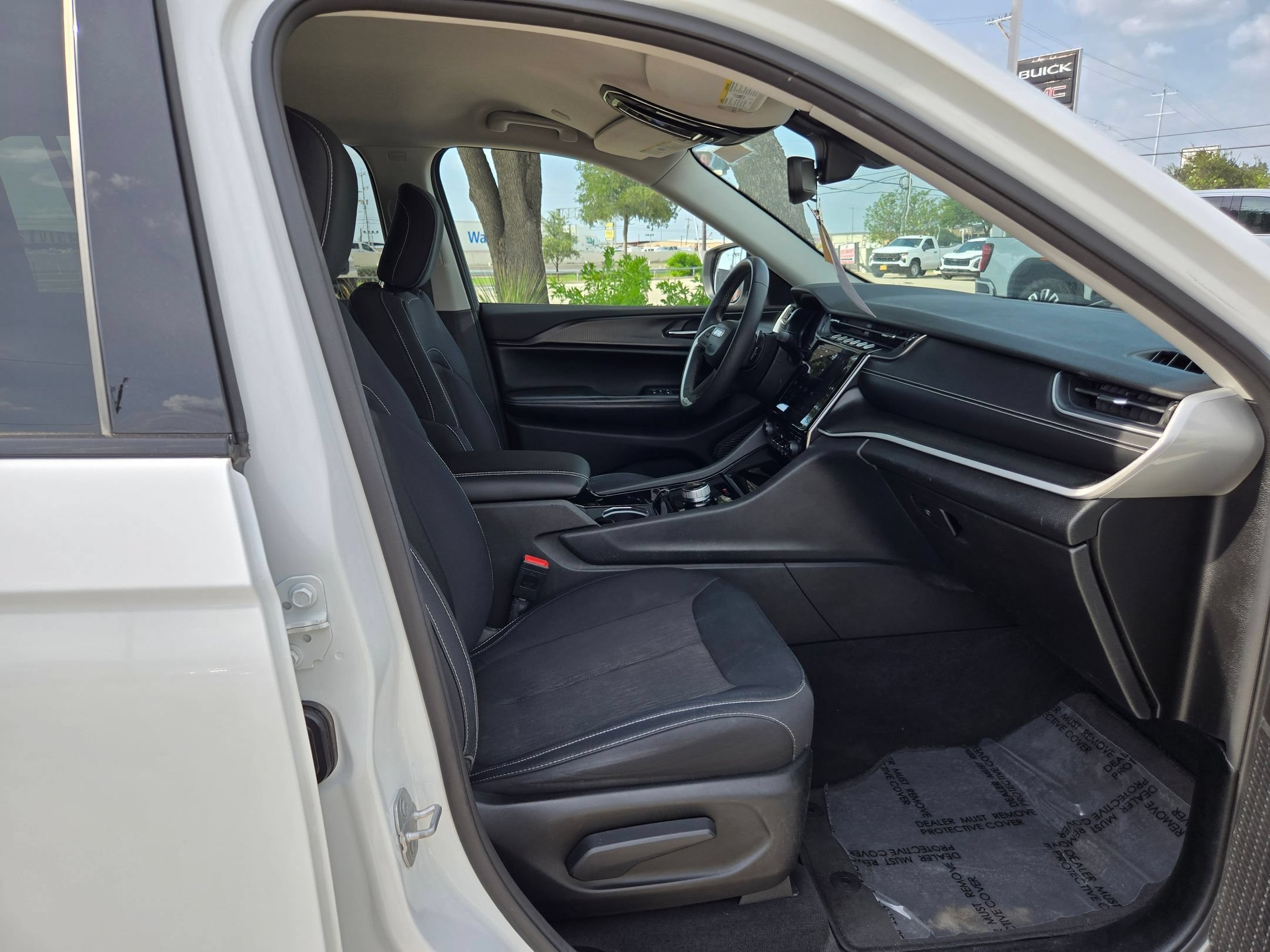 Used 2023 Jeep Grand Cherokee L Laredo AWD/4WD image 24