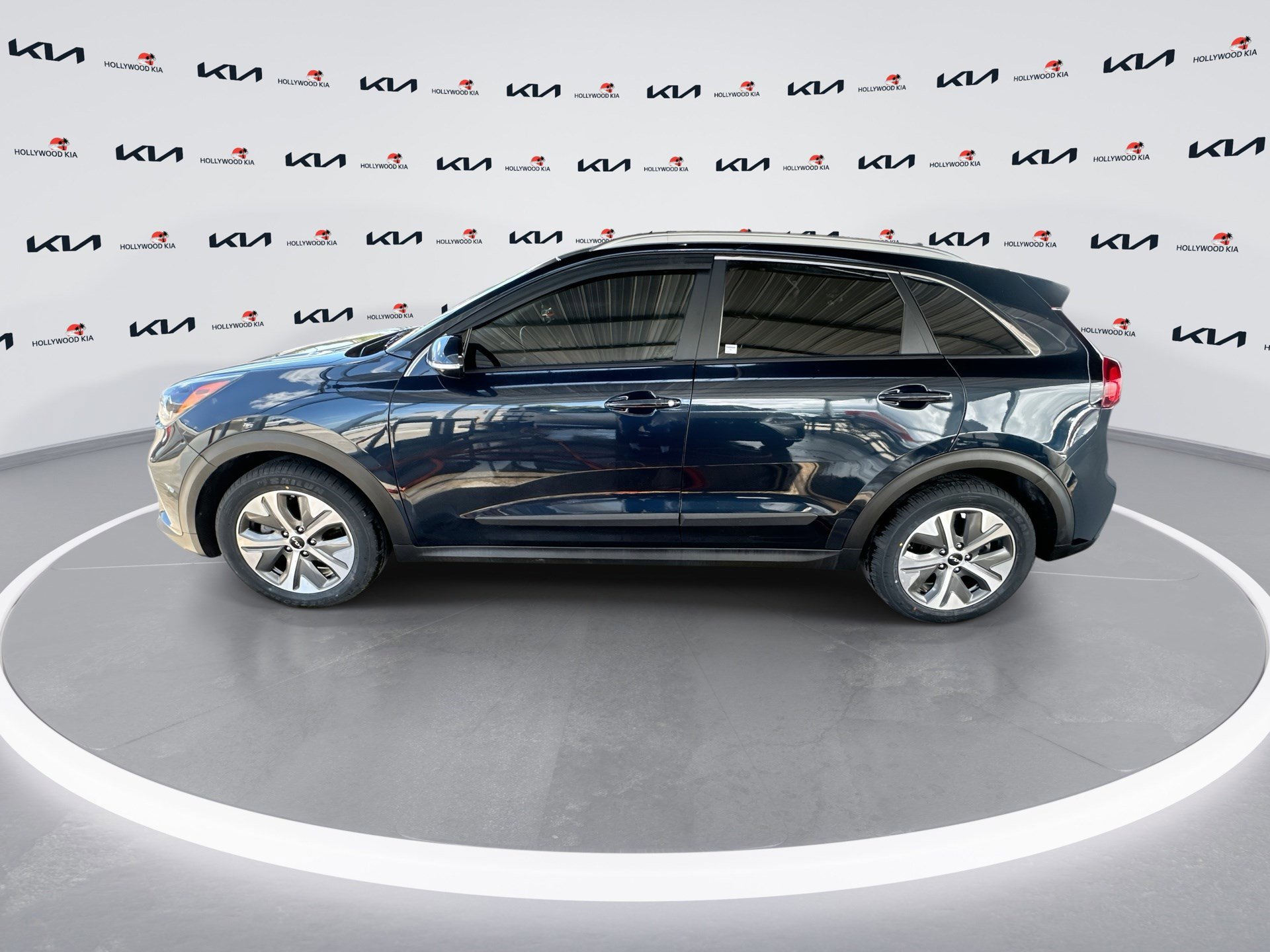 Used 2022 Kia Niro EX Premium w/ Cold Weather Package image 5