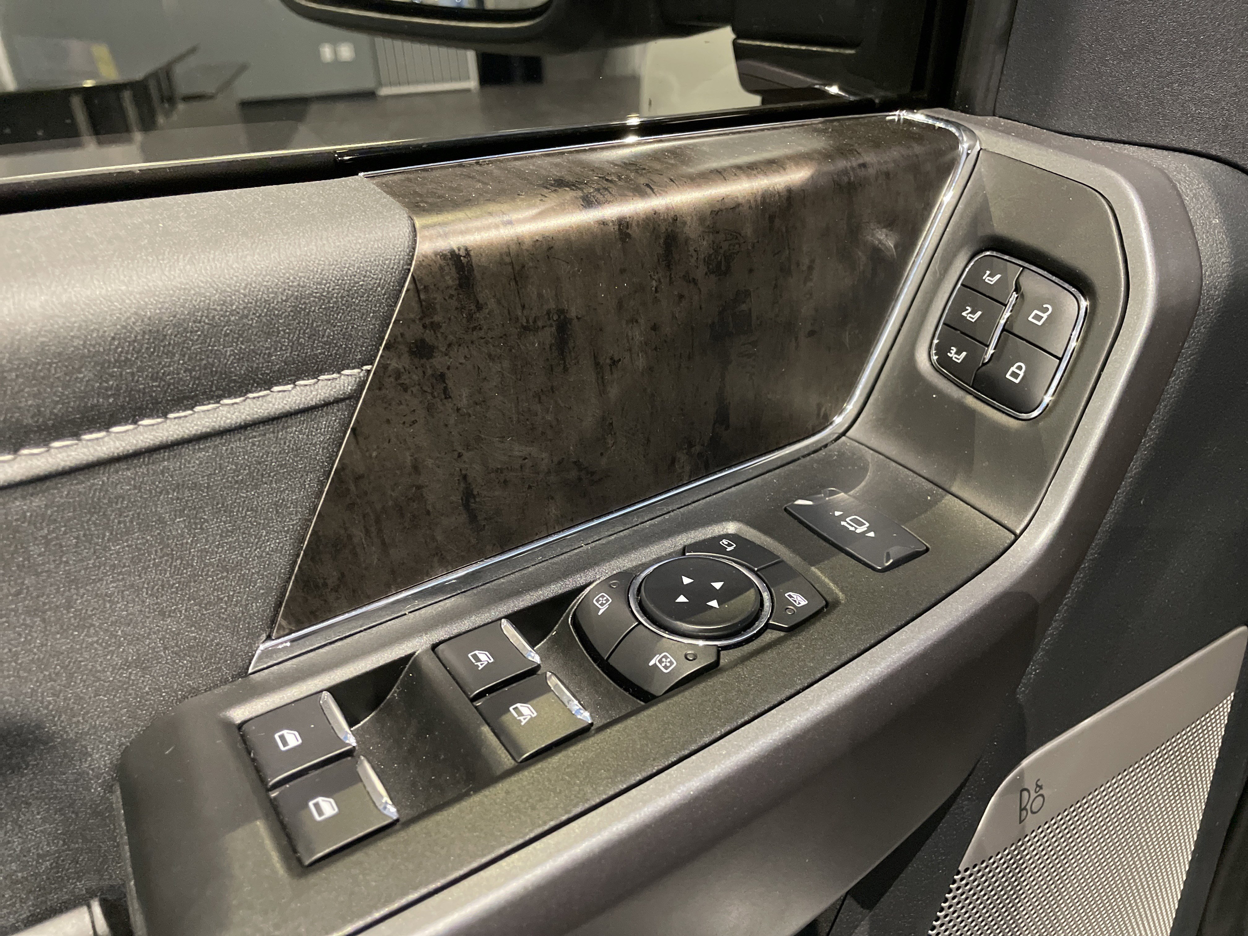 Used 2025 Ford F250 Lariat w/ Lariat Ultimate Package image 15