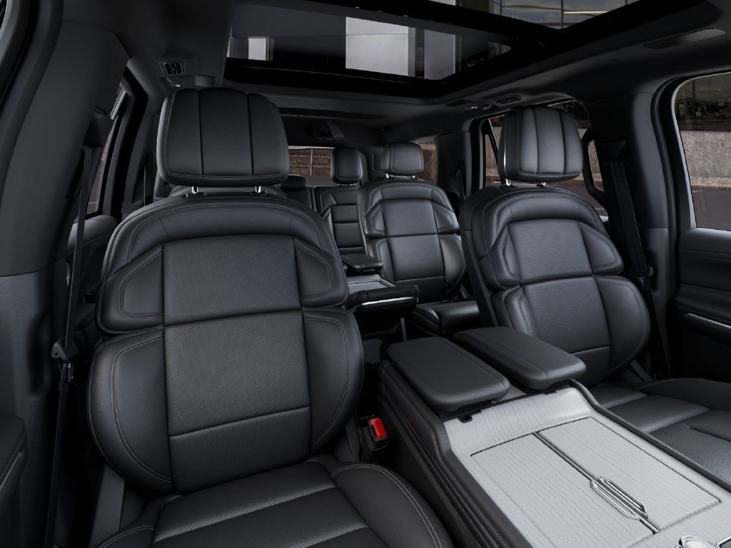 New 2027 Lincoln Navigator Reserve w/ Jet Appearance Package AWD/4WD image 10