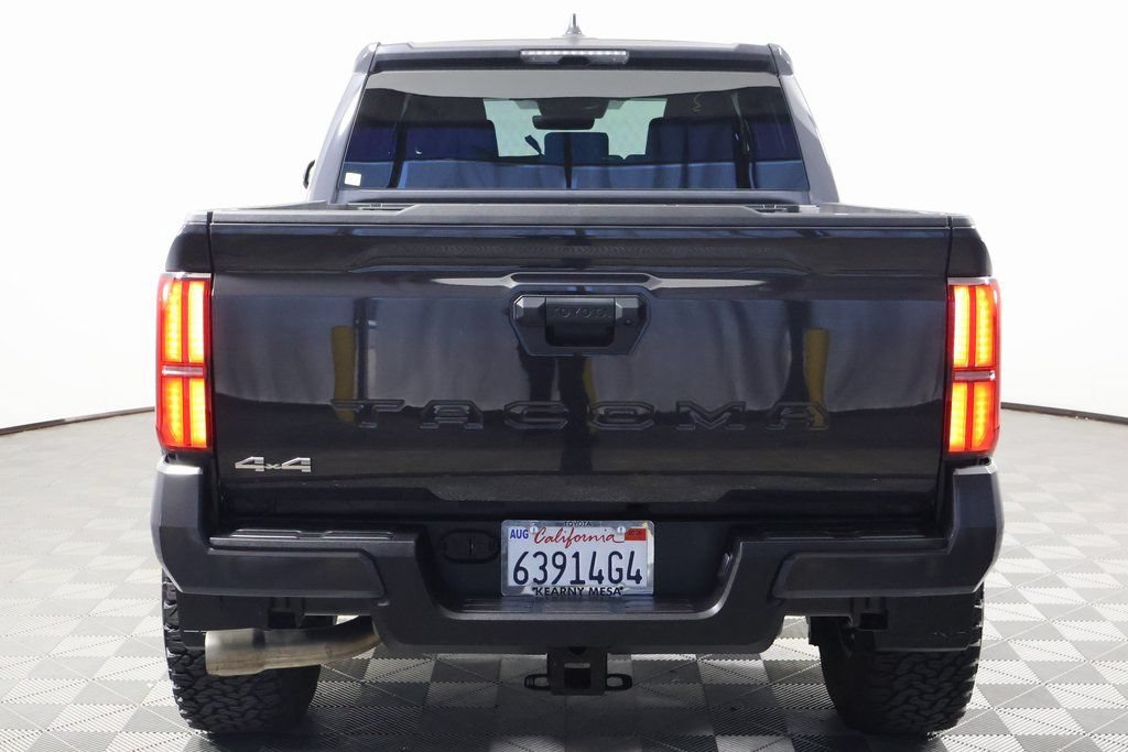 Used 2025 Toyota Tacoma SR5 AWD/4WD image 5