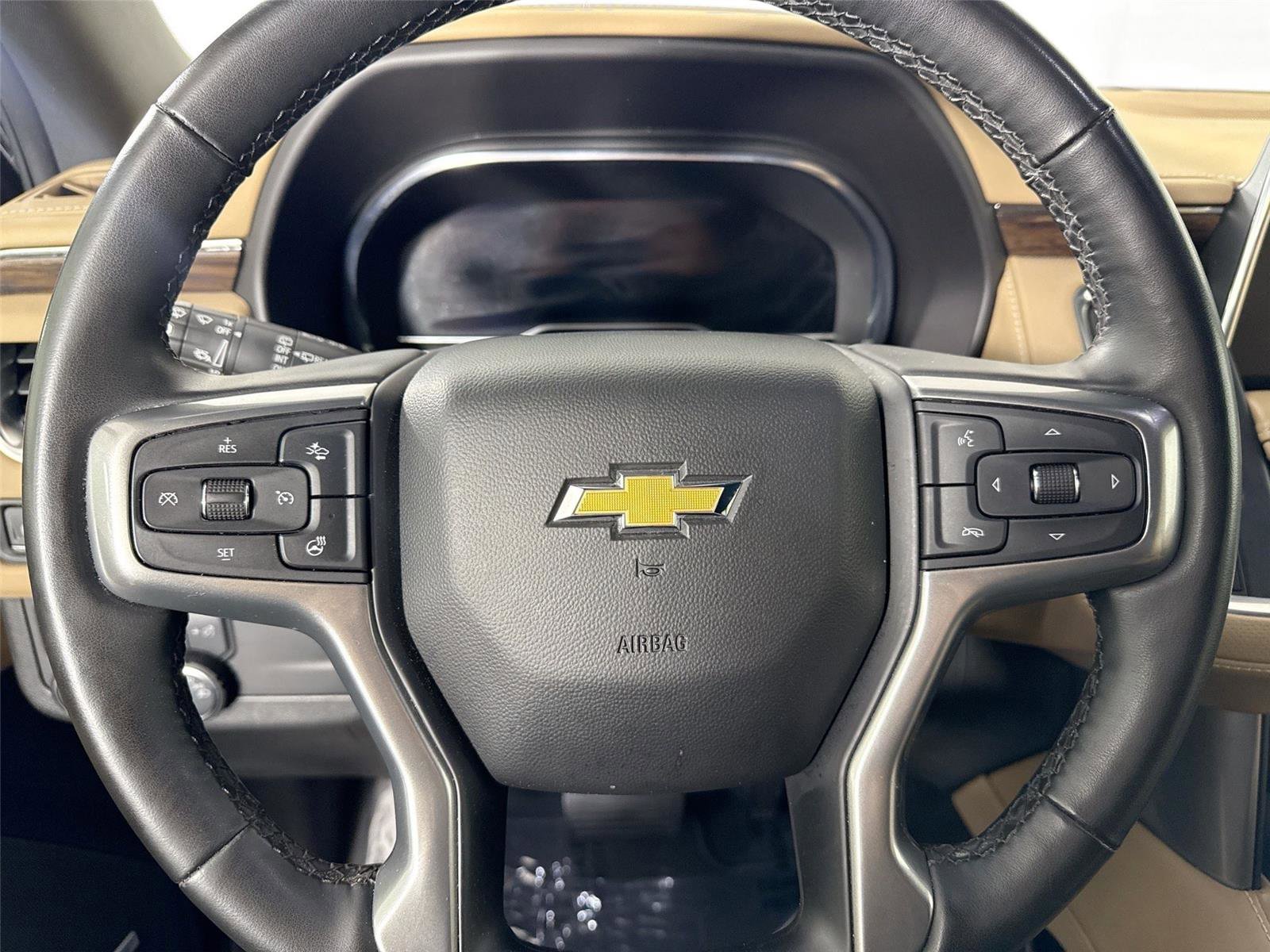 Used 2024 Chevrolet Suburban Premier RWD image 17