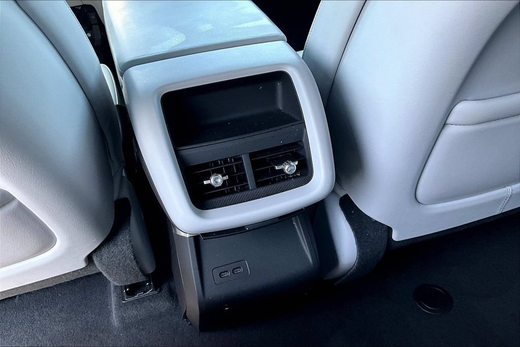 Used 2024 Cadillac Lyriq Luxury RWD image 10