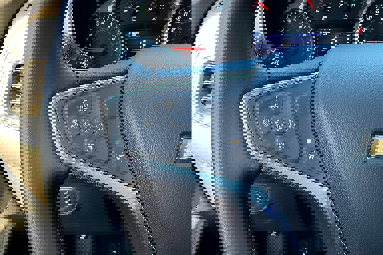 Used 2020 Chevrolet Equinox LT w/ Driver Convenience Package image 18