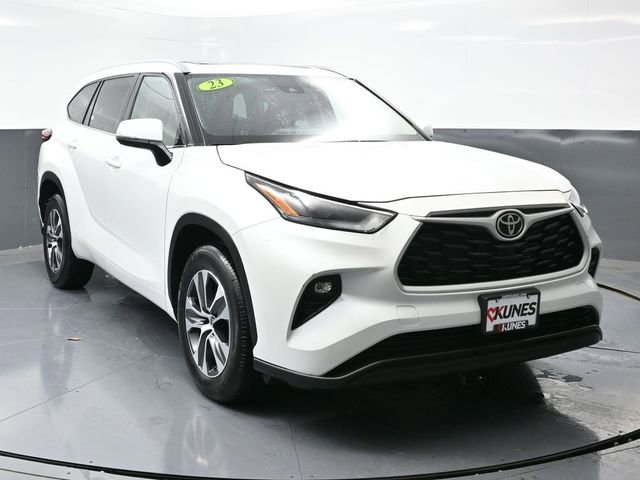 Used 2023 Toyota Highlander XLE FWD image 6