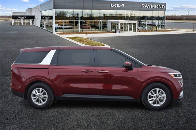 Certified 2024 Kia Carnival LX image 2