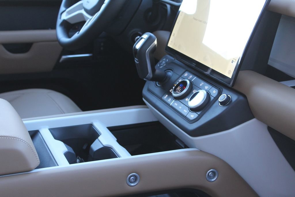 New 2026 Land Rover Defender 130 X-Dynamic SE image 23