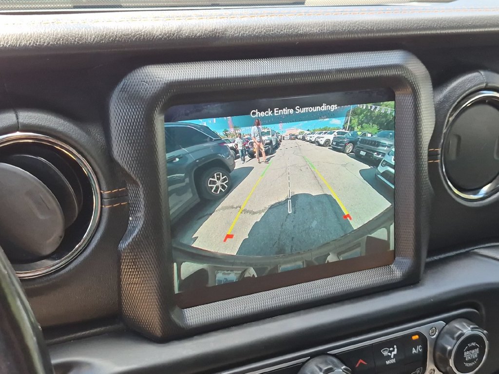 Certified 2020 Jeep Wrangler Unlimited Sahara AWD/4WD image 17