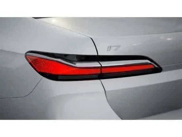 Used 2025 BMW i7 eDrive50 w/ Executive Package RWD image 8