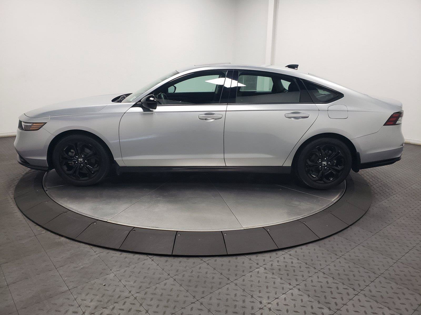 Used 2025 Honda Accord SE image 8