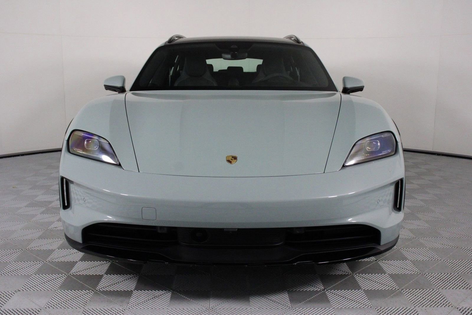 Certified 2025 Porsche Taycan 4 Cross Turismo image 10