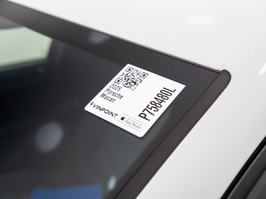 Certified 2025 Porsche Macan image 31