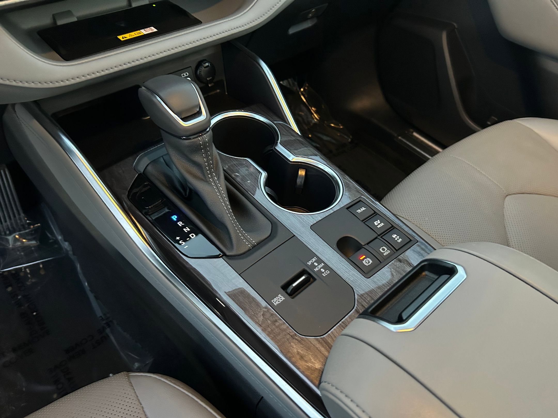 Used 2023 Toyota Highlander Platinum image 18