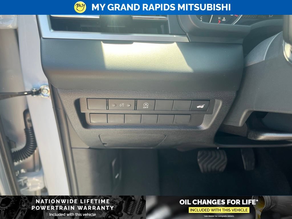 New 2026 Mitsubishi Outlander AWD image 17