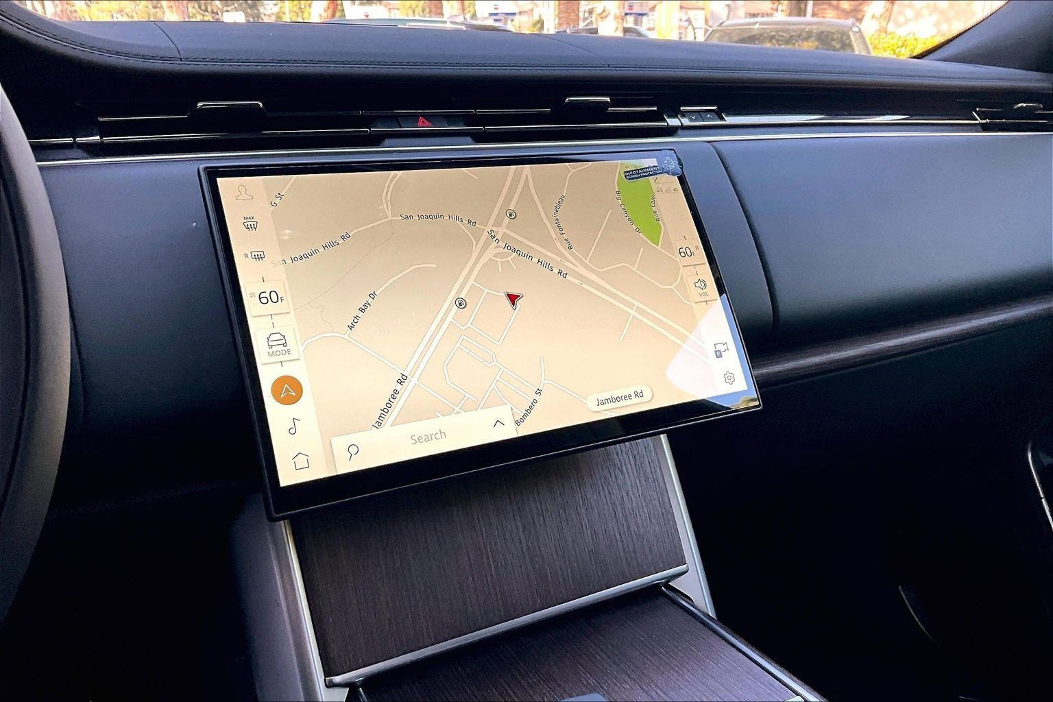 New 2026 Land Rover Range Rover Long Wheelbase SE image 10