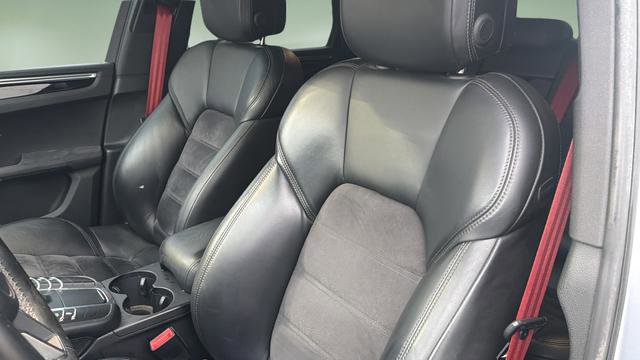 Used 2018 Porsche Macan GTS image 36