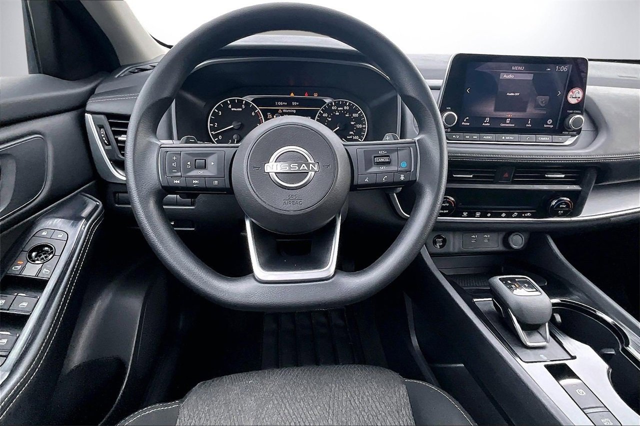 Used 2024 Nissan Rogue SV image 10