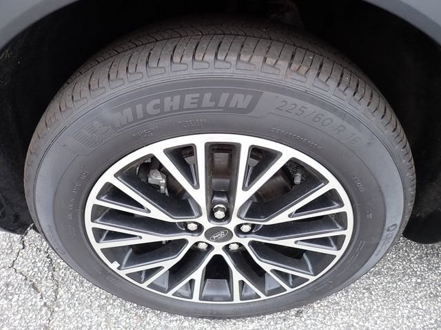 New 2025 Ford Escape SE w/ Class II Trailer Tow Package FWD image 10