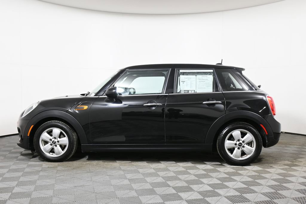 Used 2016 MINI Cooper 4-Door Hardtop image 2