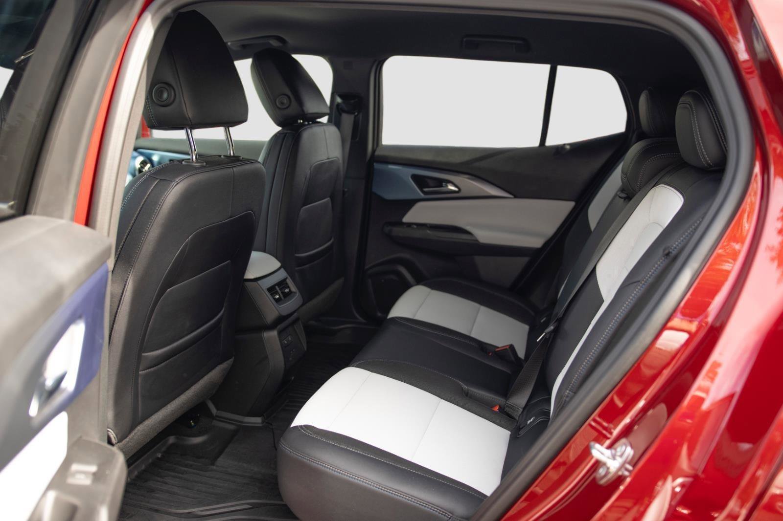 Used 2024 Chevrolet Equinox EV LT AWD/4WD image 15