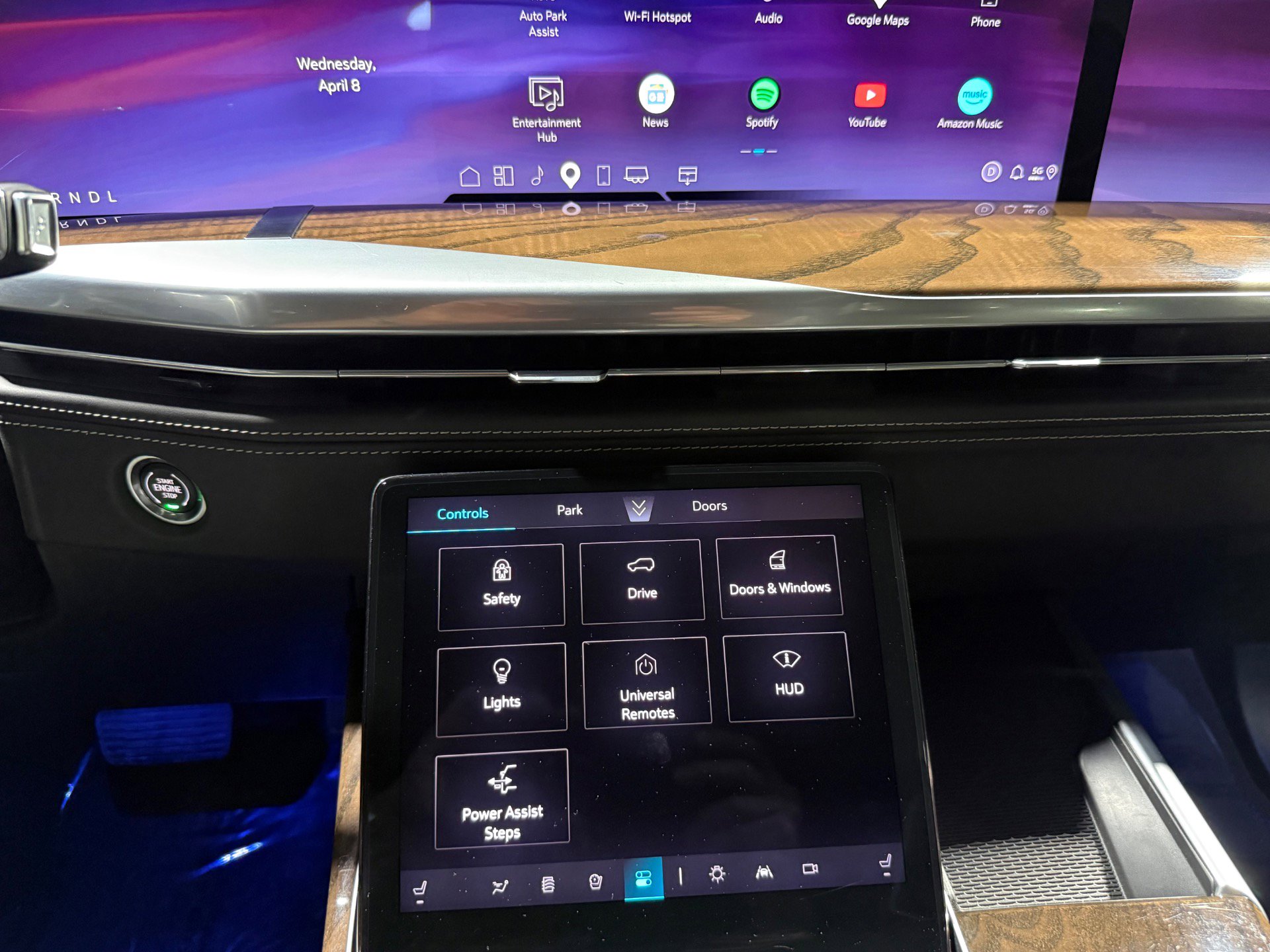 Used 2025 Cadillac Escalade Sport Platinum w/ LPO, ONYX Package image 45