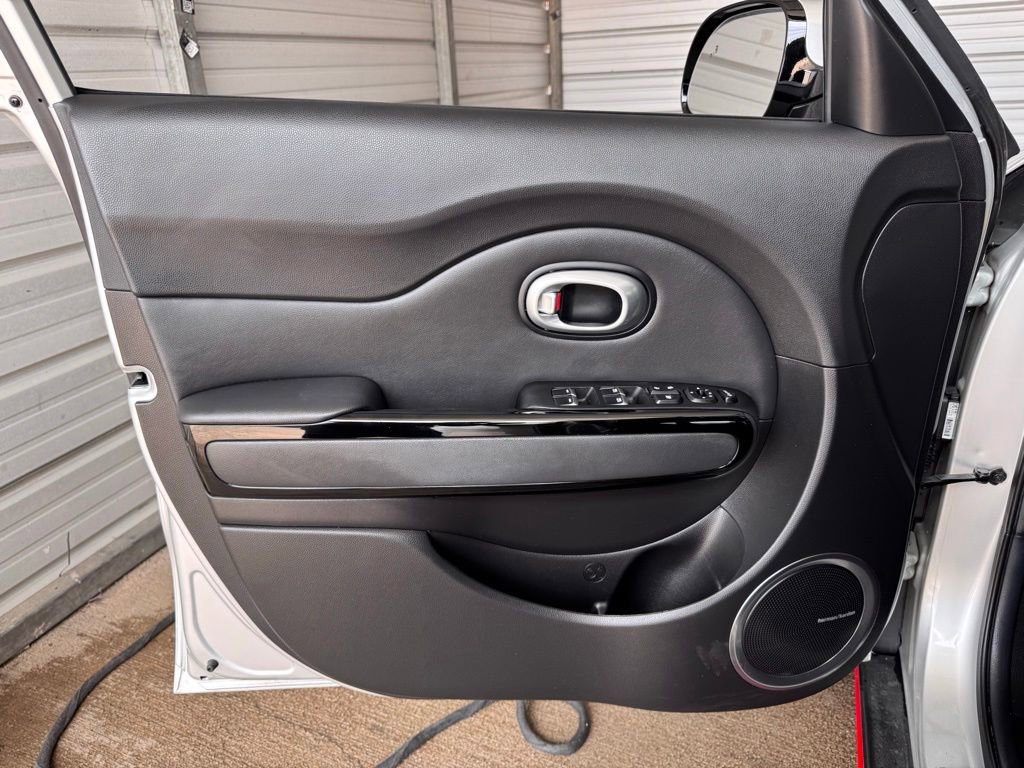 Used 2017 Kia Soul ! w/ Tech Package FWD image 23